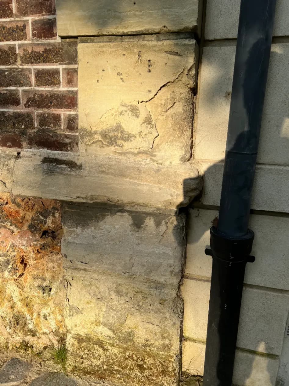 Avant - Restauration des pierres de taille